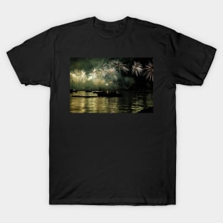 Fireworks Green / Swiss Artwork Photography T-Shirt